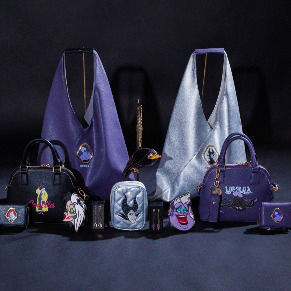 【ACCOMMODE】『101匹わんちゃん』クルエラ ダイカットポーチ(D-ST1961/CR)