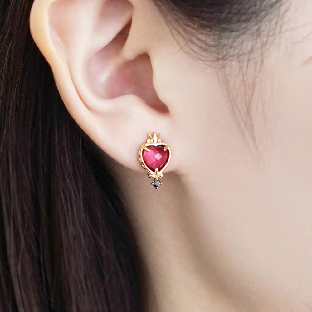 公式 ショップディズニー 再販 ディズニー ツイステッドワンダーランド ハーツラビュル寮イヤリング 受注商品