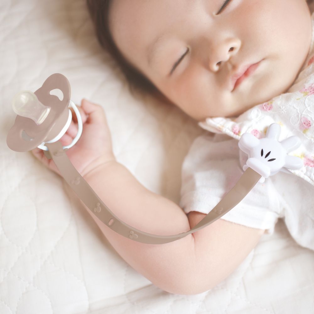 ミッキーマウス　おしゃぶり&トイホルダー　ブラウン