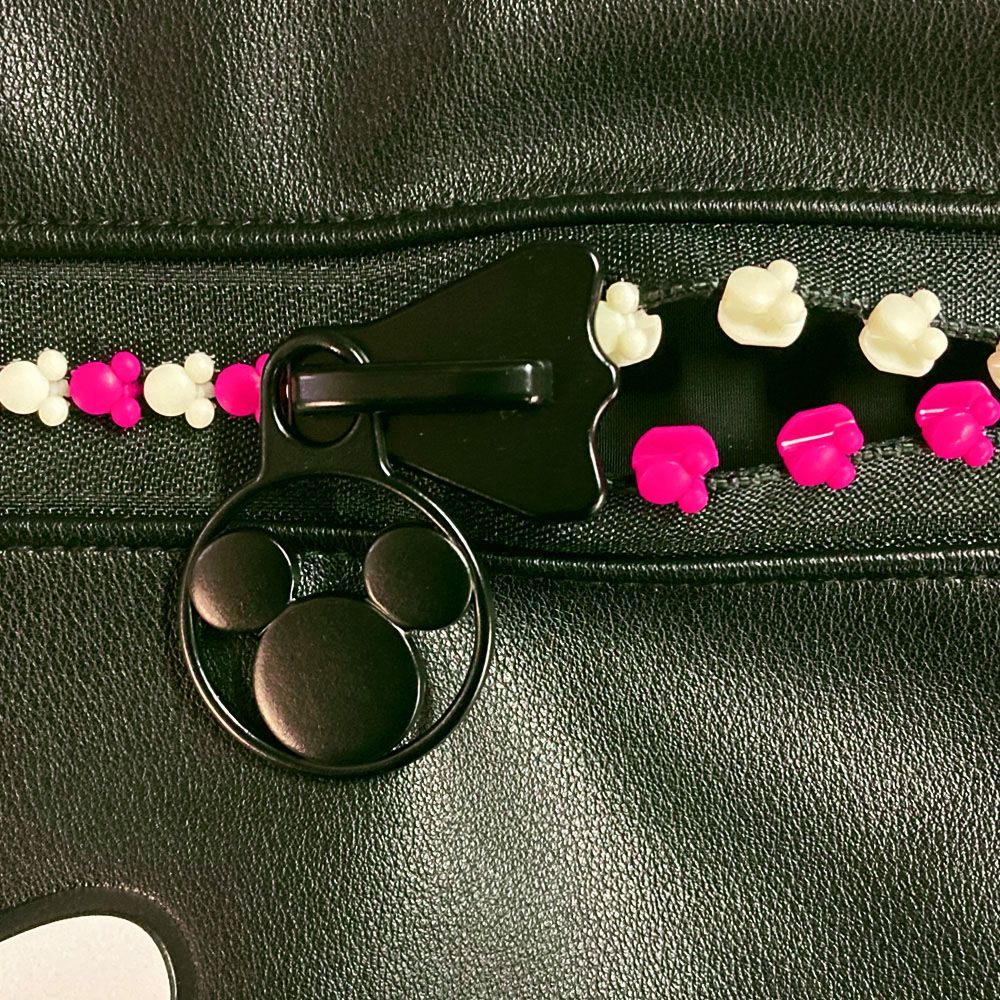 ミッキーマウス　サコッシュ　M-ZIP・シリーズ「M-ZIP サコッシュ／黒」