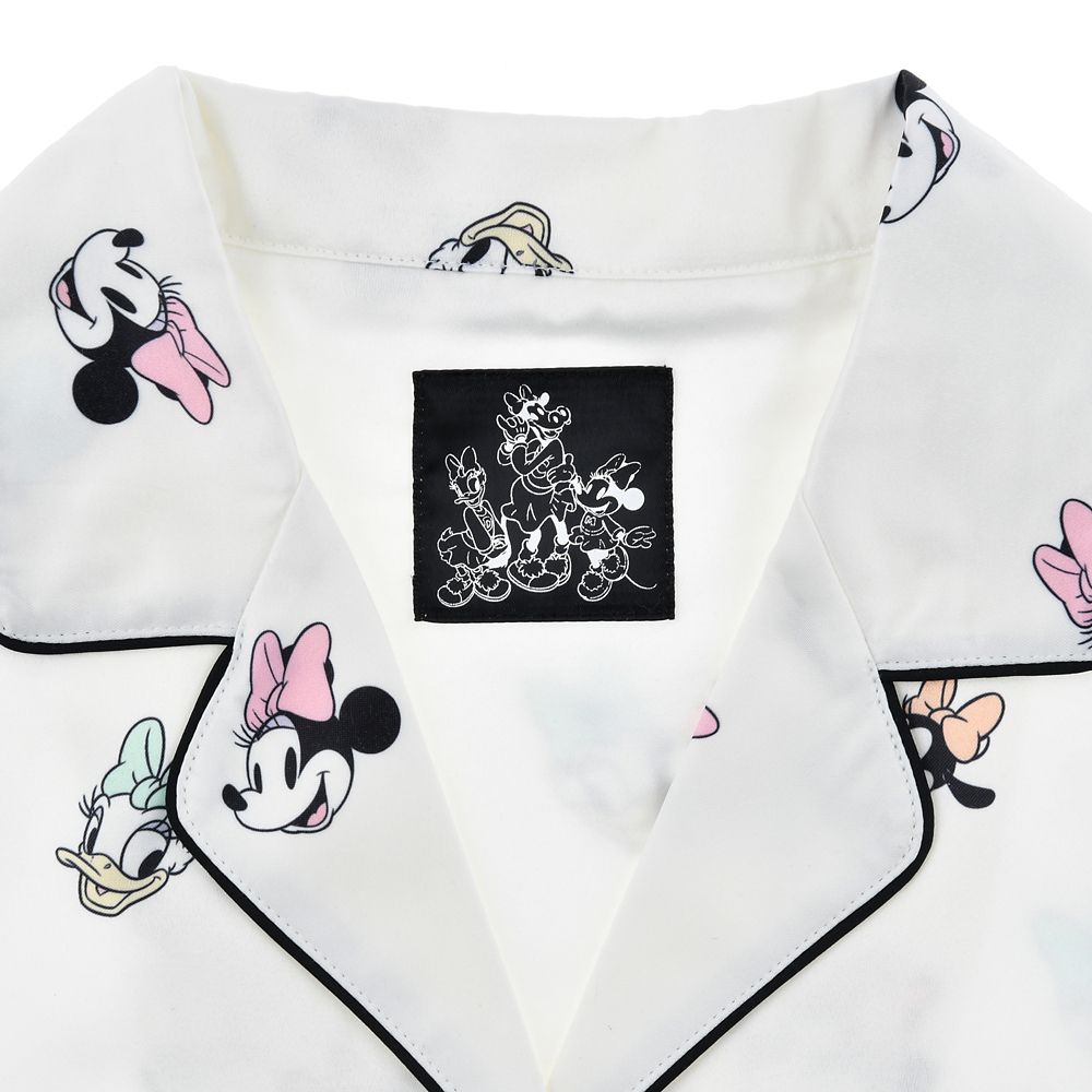 公式 ショップディズニー 送料無料 ミニー デイジー クララベル カウ 長袖パジャマ Enjoy Osoroi