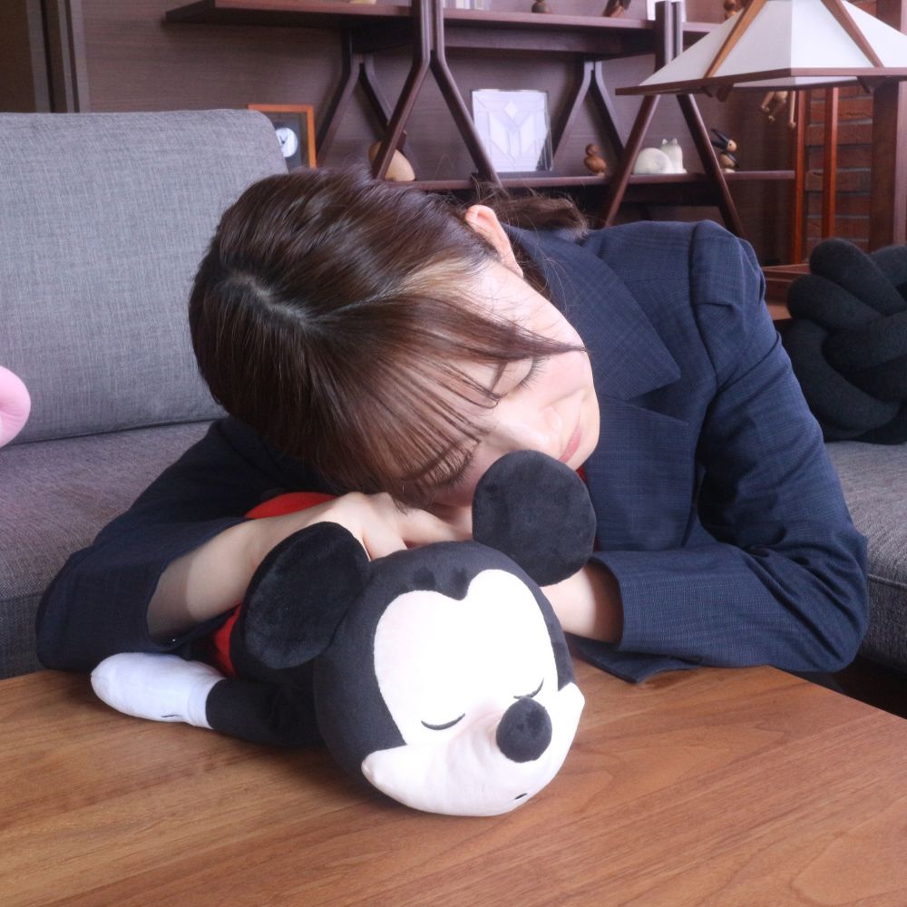ミッキーマウス ダイカットクッション スリープレッド