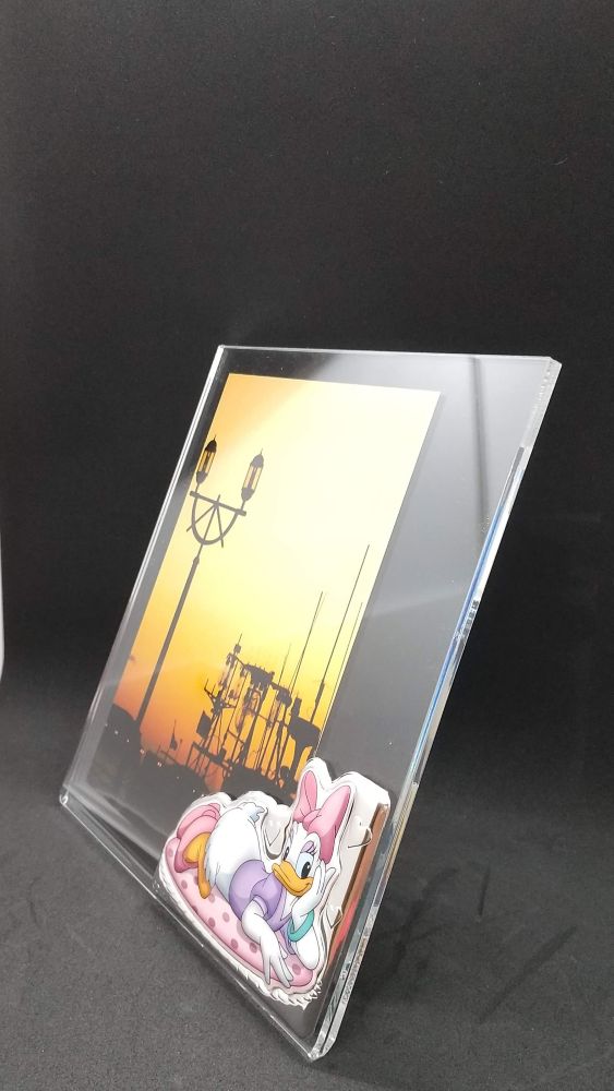 【イタリア直輸入】VALENTI　プレキシガラスフォトフレーム　シルバー加工　デイジーダック（B）D323　4XRA　15x20cm　2L判