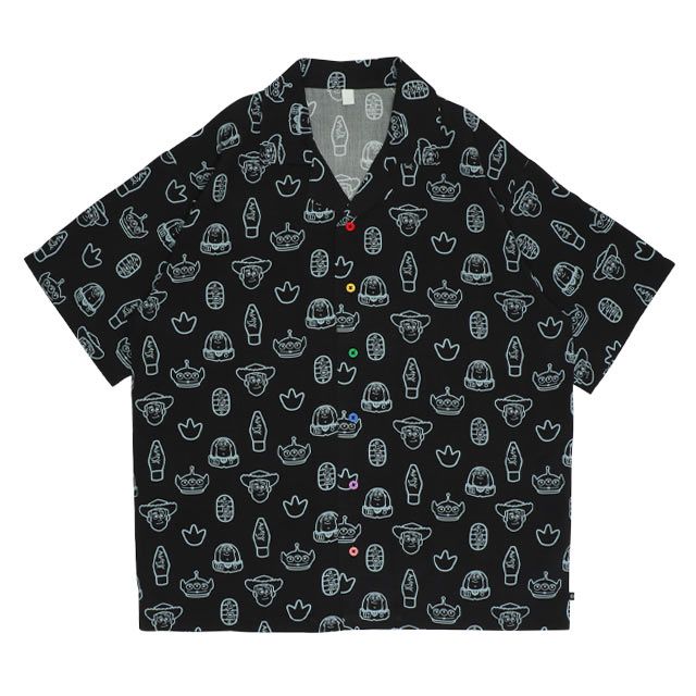 【ベビードール】親子お揃い トイ・ストーリー 総柄半袖シャツ 0399A （ボトムス別売り） / 大人 ユニセックス 男女兼用 リンクコーデ ペアルック 親子コーデ トップス 羽織り 半袖 開襟 オープンカラー 配色ボタン レーヨン素材 セットアップアイテム