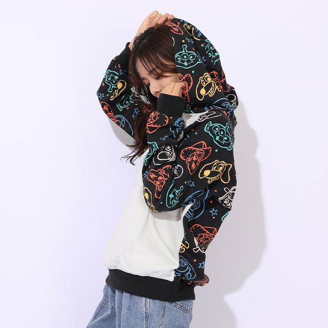 【ベビードール】トイ・ストーリー 親子お揃い 総柄切替パーカー 1006A / 大人 ユニセックス 男女兼用 トップス 長袖 プルオーバー フーディ ネオン リンクコーデ ペアルック 親子コーデ ウッディ バズ スリンキー リトルグリーンメン ボーピープ