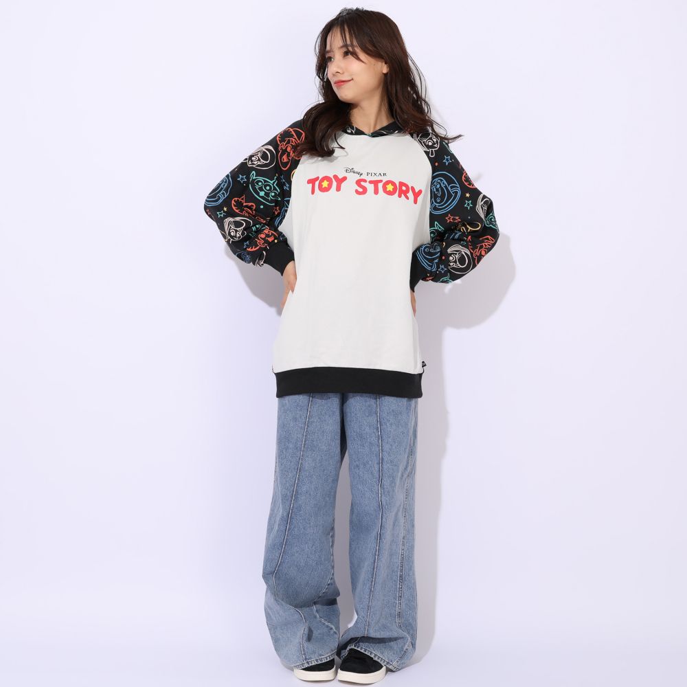 【ベビードール】トイ・ストーリー 親子お揃い 総柄切替パーカー 1006A / 大人 ユニセックス 男女兼用 トップス 長袖 プルオーバー フーディ ネオン リンクコーデ ペアルック 親子コーデ ウッディ バズ スリンキー リトルグリーンメン ボーピープ
