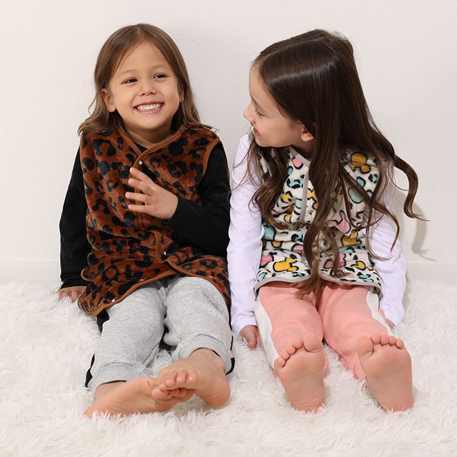 【ベビードール】ミッキー アニマル総柄着る毛布 1207K / 50cm-130cm ベビーサイズ キッズ フリースベスト ジレ アニマル柄 ヒョウ柄 お部屋着 寝間着 あったか シャギーボア素材 もこもこ 防寒 寝冷え対策