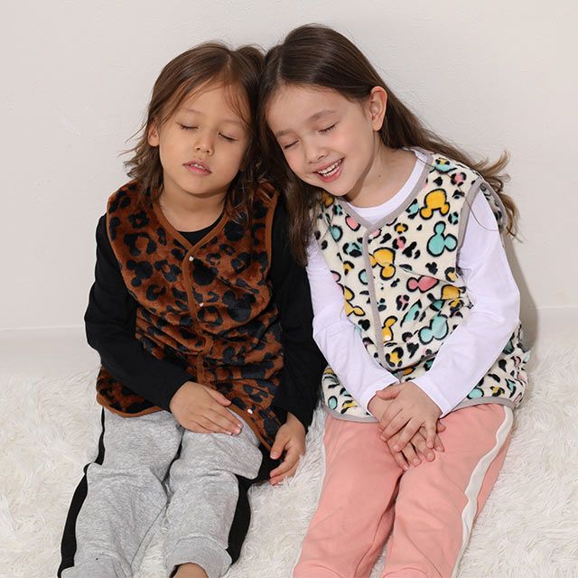 【ベビードール】ミッキー アニマル総柄着る毛布 1207K / 50cm-130cm ベビーサイズ キッズ フリースベスト ジレ アニマル柄 ヒョウ柄 お部屋着 寝間着 あったか シャギーボア素材 もこもこ 防寒 寝冷え対策