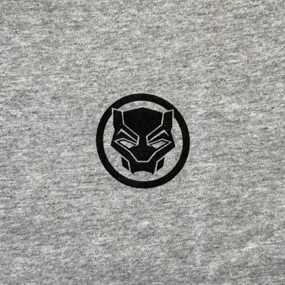 公式】ディズニーストア.jp | MARVEL ブラックパンサー ロングスリーブTシャツ 《ワカンダ・フォーエバー》