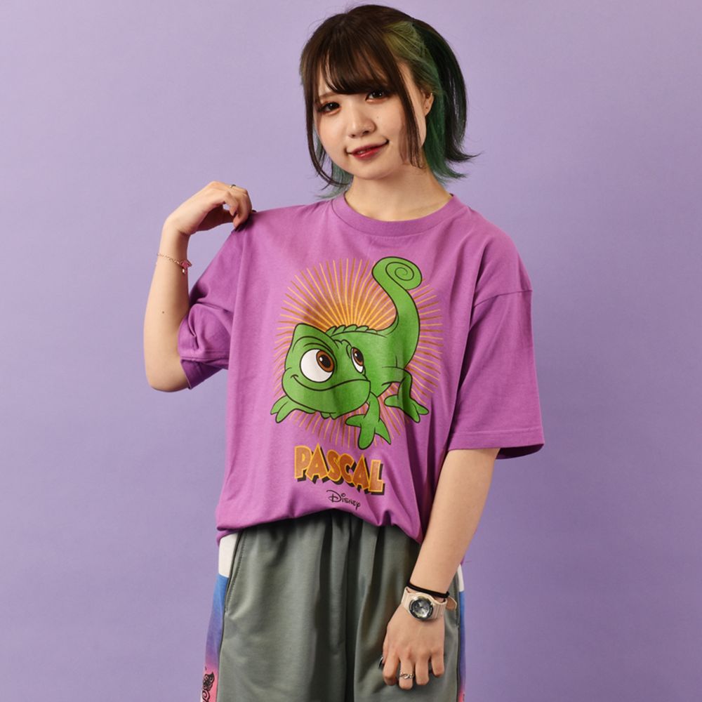 公式 ショップディズニー 受注 4月中旬頃よりお届け 塔の上のラプンツェル パスカル Tシャツ Poneycomb Tokyo