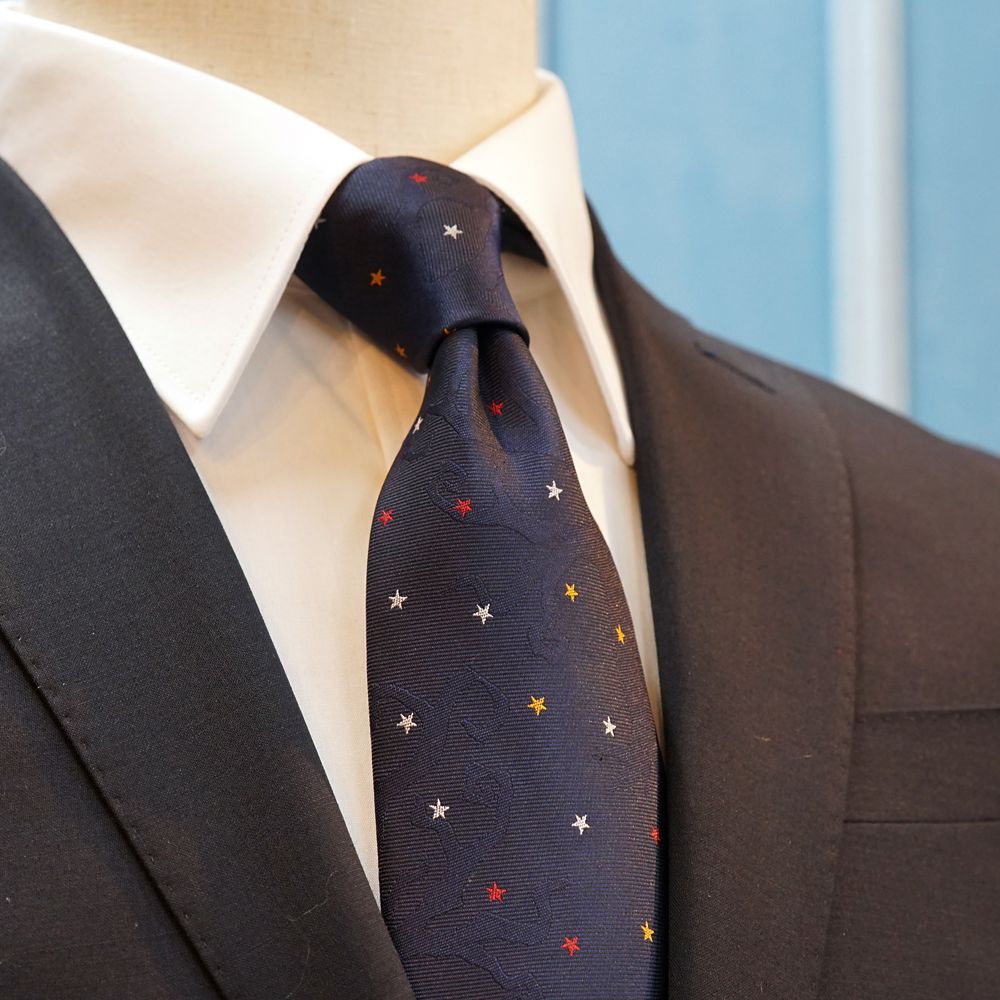 ディズニー／ネクタイ・ハロウィン 柄(星とホウキ）