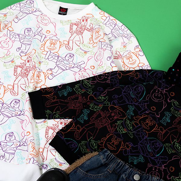 【ベビードール】トイ・ストーリー 親子お揃い 裏毛総柄トレーナー 9982K / ベビーサイズ キッズ リンクコーデ ペアルック 親子コーデ トップス 長袖 プルオーバー スウェット トレーナー